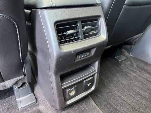 Used 2018 Ford Edge Titanium w/ Equipment Group 301A AWD/4WD image 32