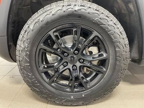 Used 2022 Jeep Grand Cherokee Trailhawk w/ Advanced Protech Group II AWD/4WD image 7
