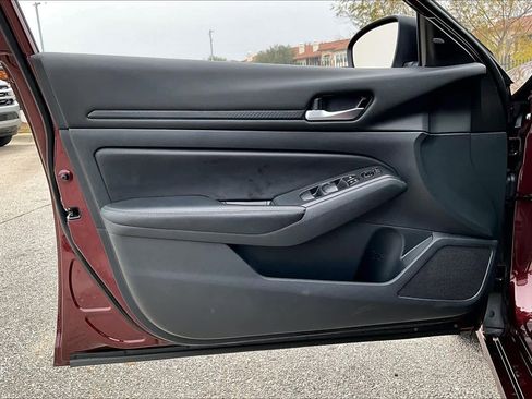 Used 2025 Nissan Altima 2.5 SV image 21