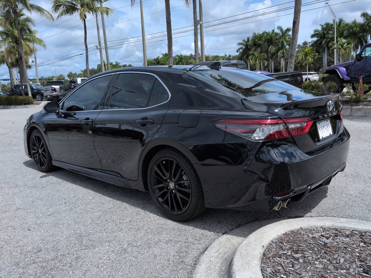 Used 2022 Toyota Camry XSE FWD image 7