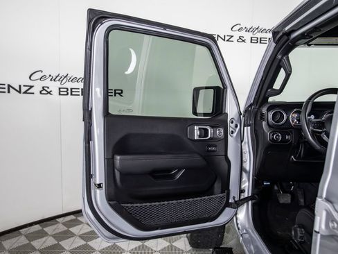 Used 2023 Jeep Wrangler Unlimited Rubicon 392 w/ Xtreme Recon 35" Tire Package AWD/4WD image 17