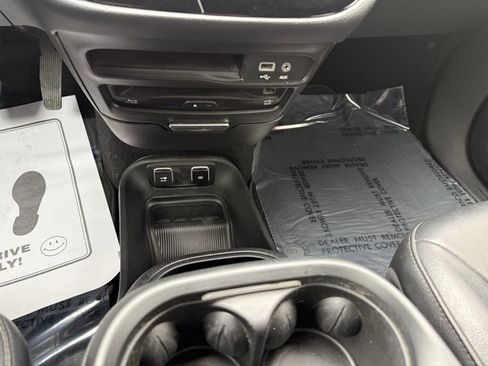 Used 2019 Chrysler Pacifica Touring-L Plus w/ S Appearance Package image 17