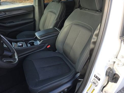 Used 2024 Jeep Grand Cherokee Laredo X image 15