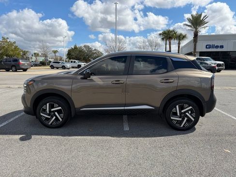 Used 2026 Nissan Kicks SV image 2