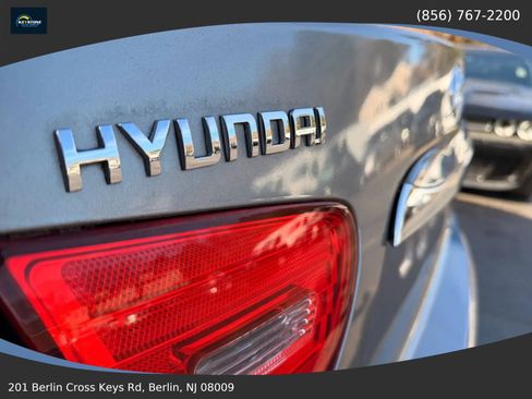 Used 2010 Hyundai Elantra GLS FWD image 11