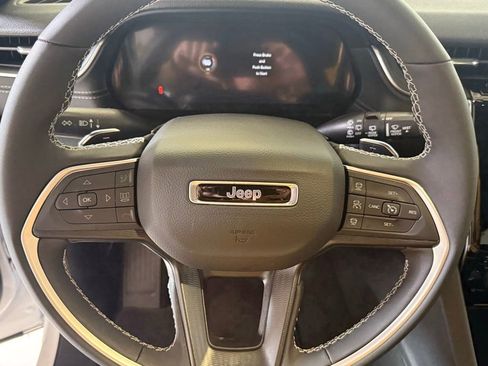 Certified 2025 Jeep Grand Cherokee Laredo X w/ Luxury Tech Group I image 18