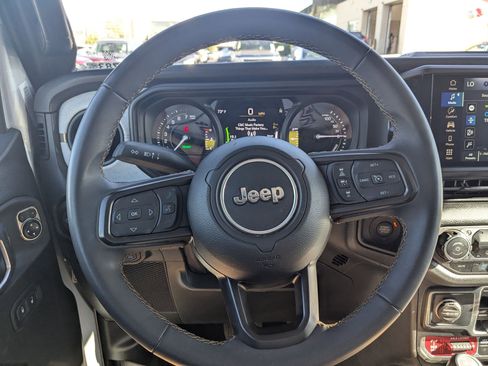 Used 2024 Jeep Wrangler Willys image 17