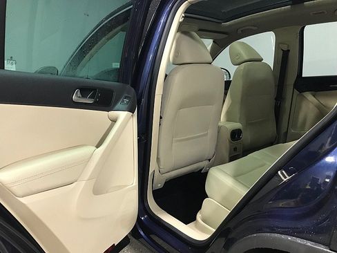 Used 2015 Volkswagen Tiguan SE FWD image 18