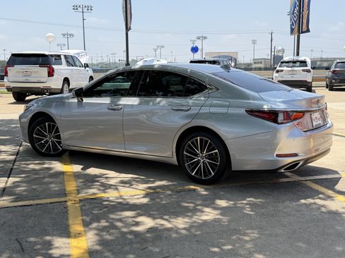 Used 2023 Lexus ES 350 w/ Premium Package FWD image 8