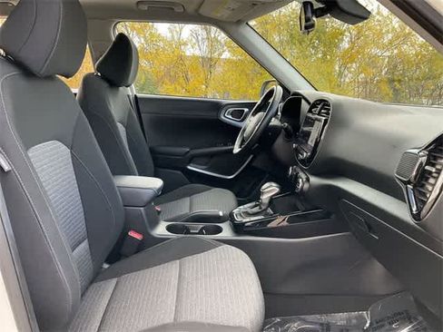 Used 2023 Kia Soul EX image 17