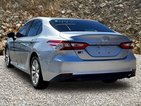Used 2018 Toyota Camry LE FWD image 9