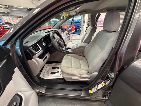 Used 2015 Toyota Highlander LE AWD/4WD image 53