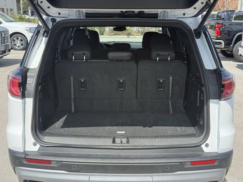 Used 2025 GMC Acadia Elevation image 12