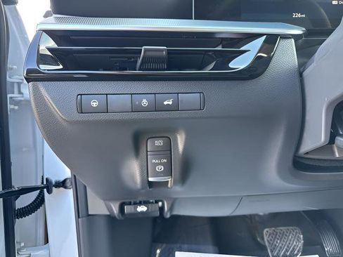 New 2025 Nissan Murano SL image 9