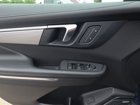 Used 2025 Buick Enclave Preferred FWD image 13