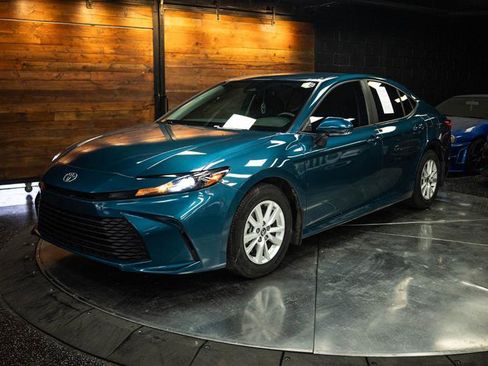 Used 2025 Toyota Camry LE image 2