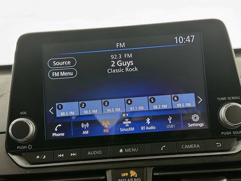 Used 2024 Nissan Altima 2.5 SV image 17