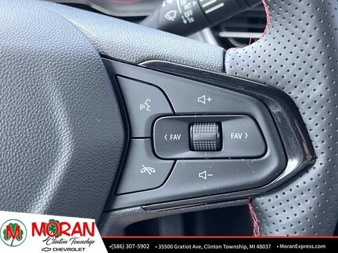 Used 2025 Chevrolet Trax RS FWD image 24