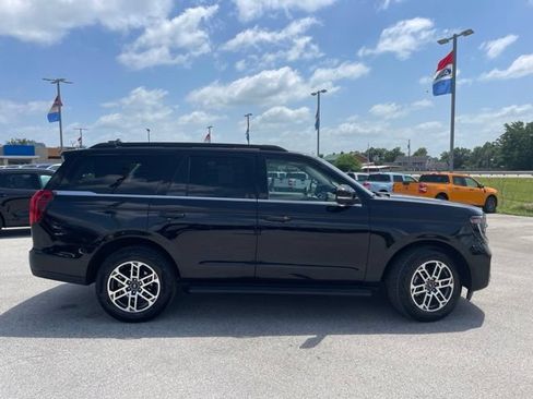 Used 2025 Ford Expedition Active AWD/4WD image 15