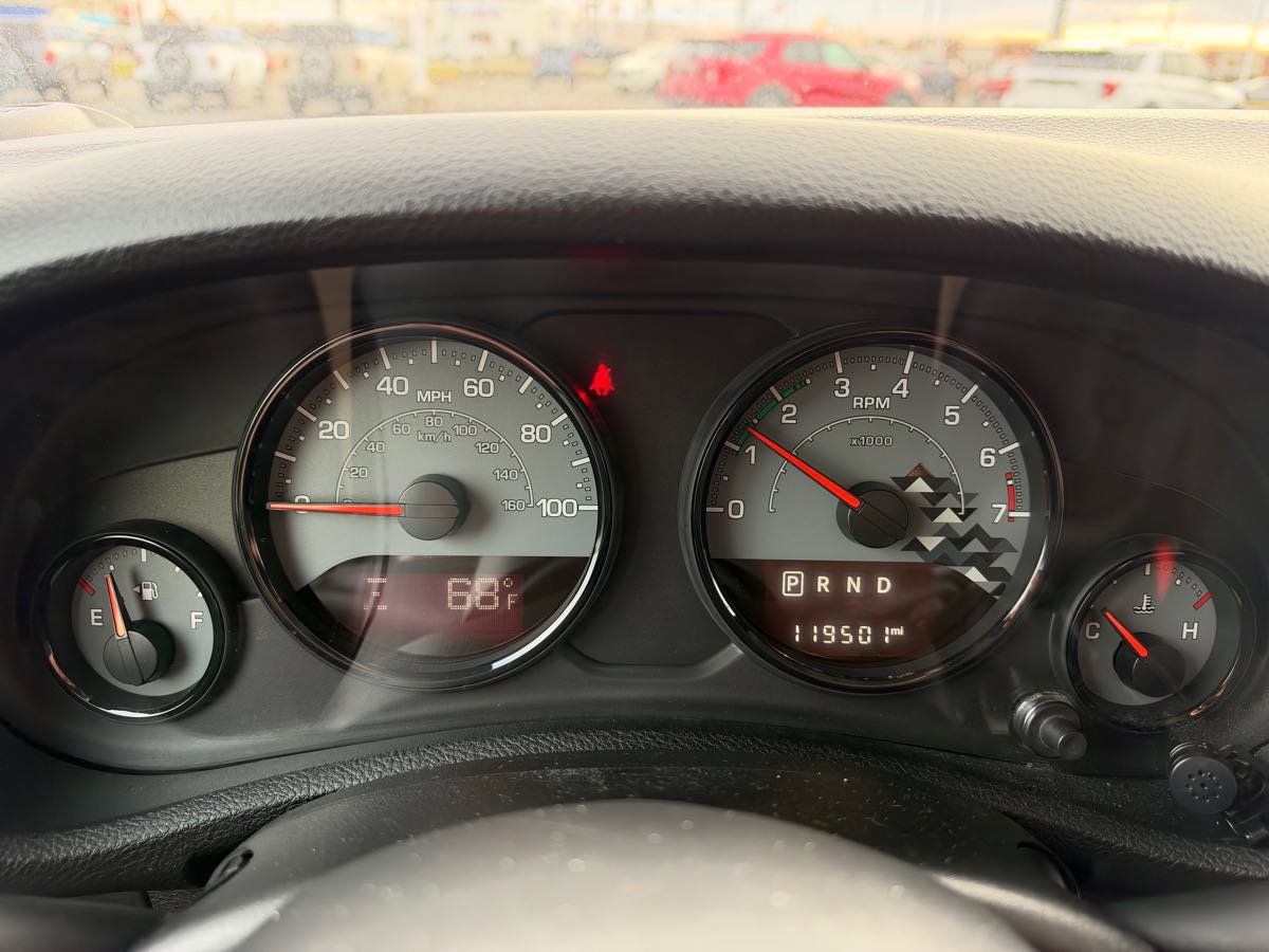 Used 2017 Jeep Wrangler Unlimited Sahara AWD/4WD image 13