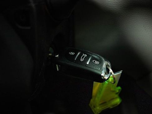 Used 2025 Toyota Corolla Cross L image 17