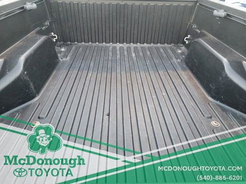 Used 2016 Toyota Tacoma TRD Sport image 9