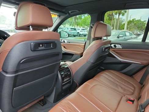 Used 2019 BMW X5 xDrive40i w/ M Sport Package image 12