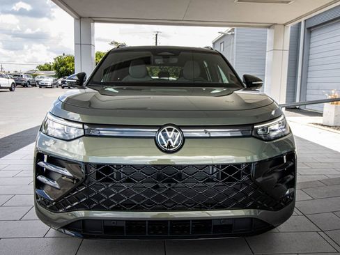 New 2026 Volkswagen Tiguan SE R-Line FWD image 9