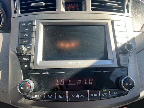 Used 2011 Toyota Avalon image 16