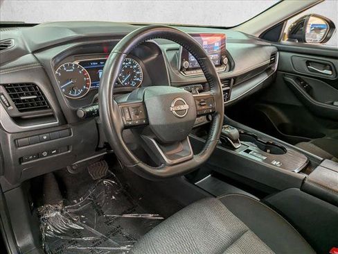 Used 2025 Nissan Rogue SV FWD image 13