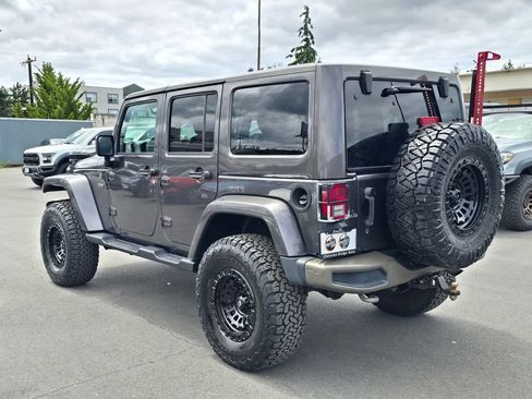 Used 2017 Jeep Wrangler Unlimited Sahara AWD/4WD image 6