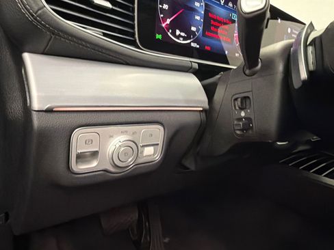 Used 2025 Mercedes-Benz GLS 450 4MATIC image 35