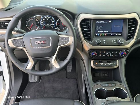 Used 2023 GMC Acadia Denali w/ Denali Ultimate Package FWD image 21