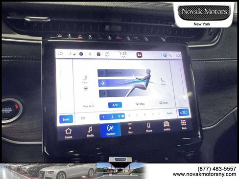 Used 2023 Jeep Grand Cherokee Limited w/ Black Appearance Package AWD/4WD image 22