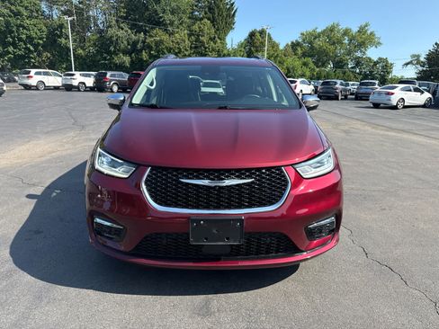 Used 2023 Chrysler Pacifica Limited w/ Uconnect Theater Family Group AWD/4WD image 8