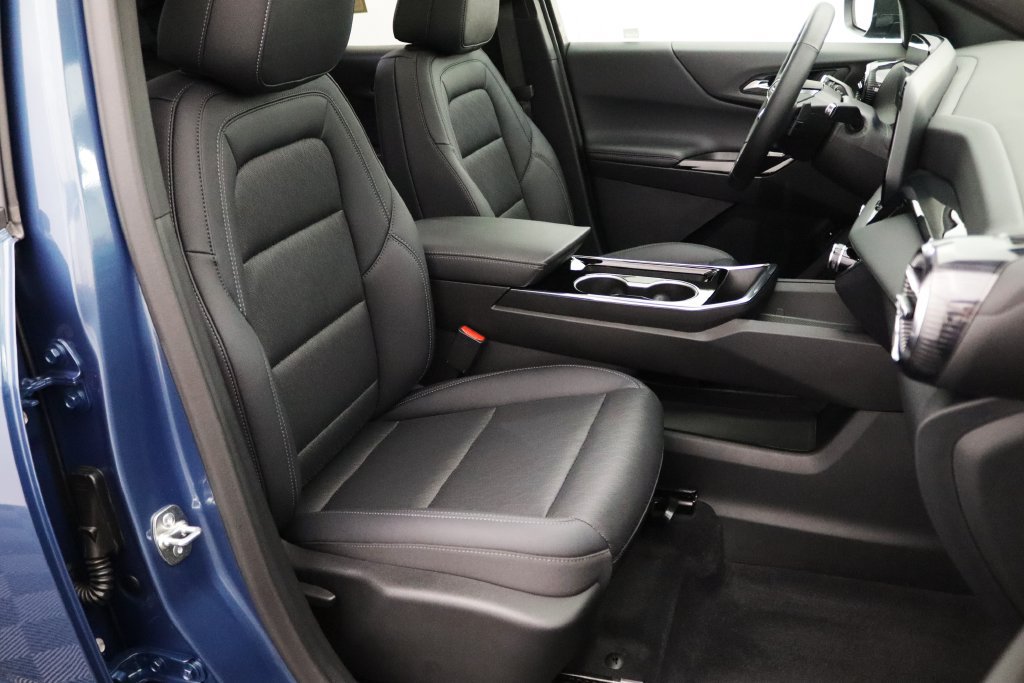Used 2025 Chevrolet Equinox LT w/ Convenience Package II FWD image 17