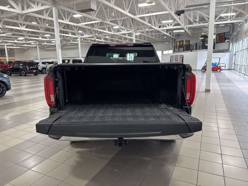 Used 2022 GMC Sierra 1500 SLT w/ SLT Premium Package image 5