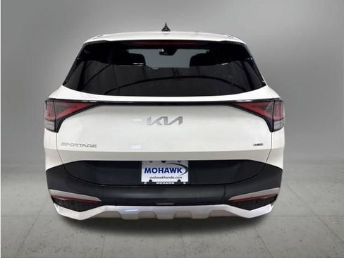 Used 2023 Kia Sportage LX AWD/4WD image 4