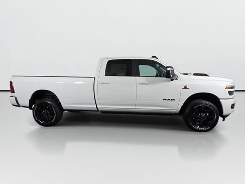 New 2026 RAM 2500 Laramie AWD/4WD image 3