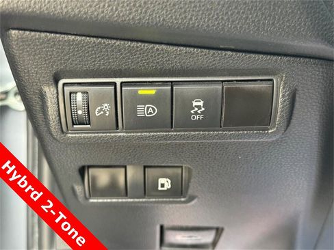 Used 2024 Toyota Corolla Cross SE image 25