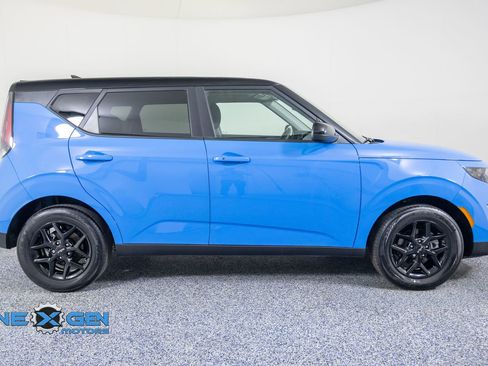 Used 2025 Kia Soul S FWD image 8