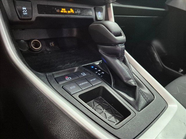 Used 2023 Toyota RAV4 XLE w/ Convenience Package FWD image 9