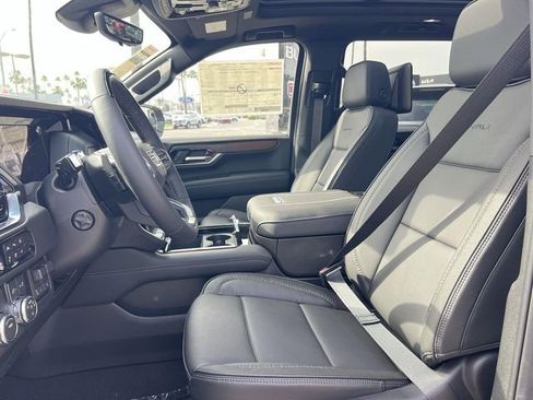 New 2026 GMC Yukon XL Denali w/ Denali Reserve Package RWD image 24