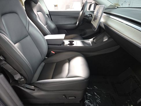 Used 2022 Tesla Model Y Performance image 18