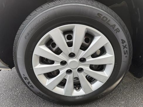Used 2014 Nissan Rogue S FWD image 22