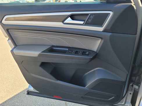 Used 2022 Volkswagen Atlas SE image 30