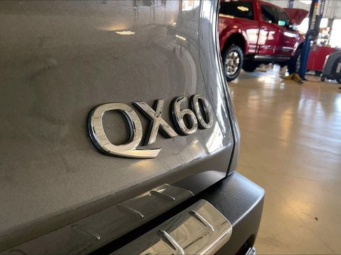 Used 2023 INFINITI QX60 Luxe w/ Vision Package FWD image 9