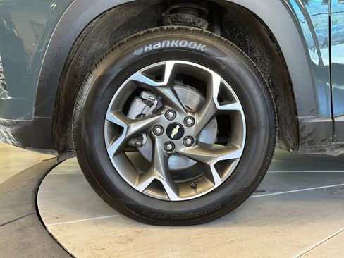 Used 2025 Chevrolet Trax LT w/ LT Convenience Package FWD image 24