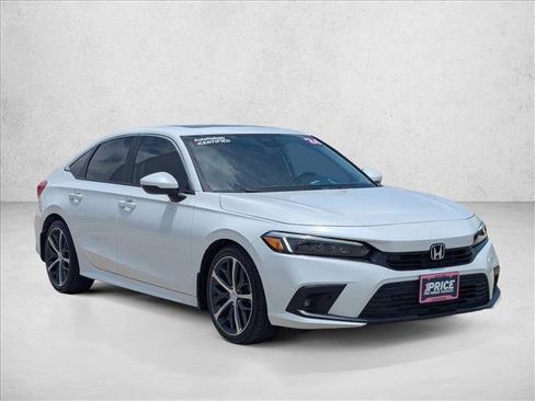 Used 2024 Honda Civic Touring image 3
