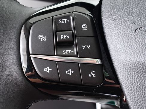 New 2025 Ford Escape SE w/ PHEV Premium Package FWD image 32